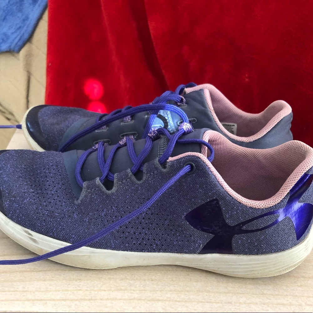 Gently worn Under Armour tennis shoes